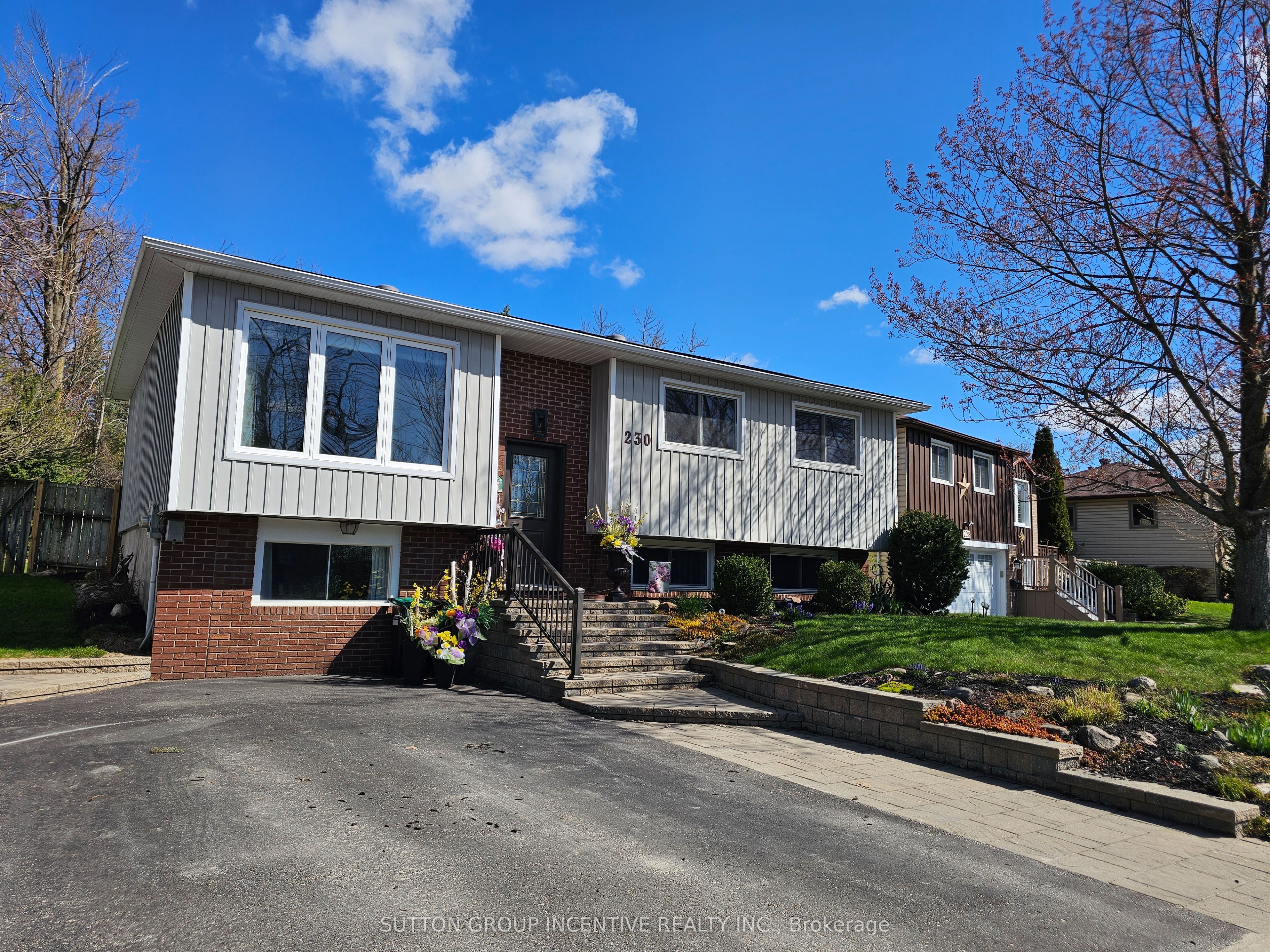 230 Edgehill Drive, Barrie, ON, L4N 7X1