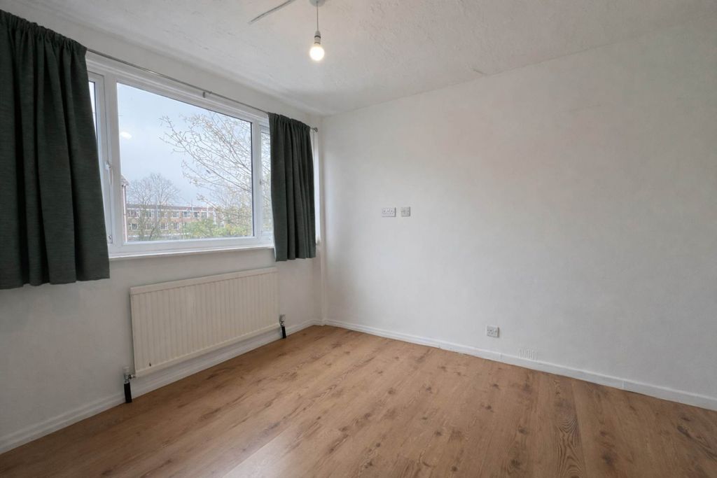 Additional image 9 of 4 bed semi-detached house to rentChertsey Close, Luton LU2