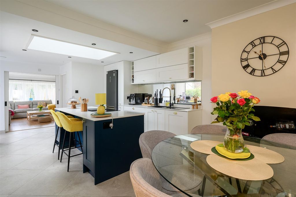 Additional image 2 of 5 bed semi-detached house to rentHopgrove Lane North, Malton Rd, York YO32