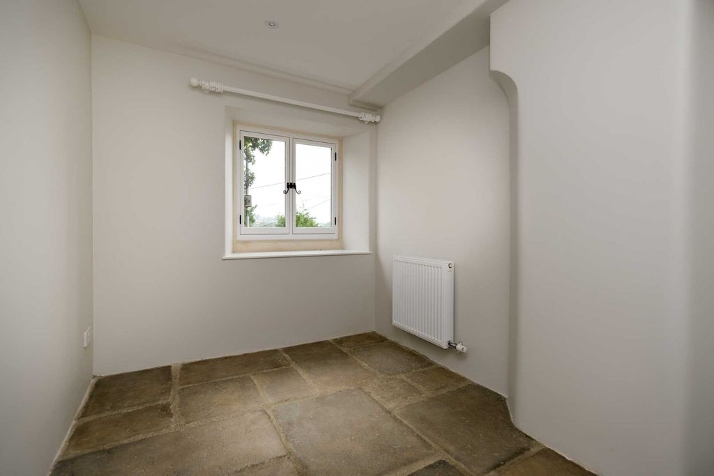 Additional image 3 of 3 bed property to rentHigh Street, Box SN13
