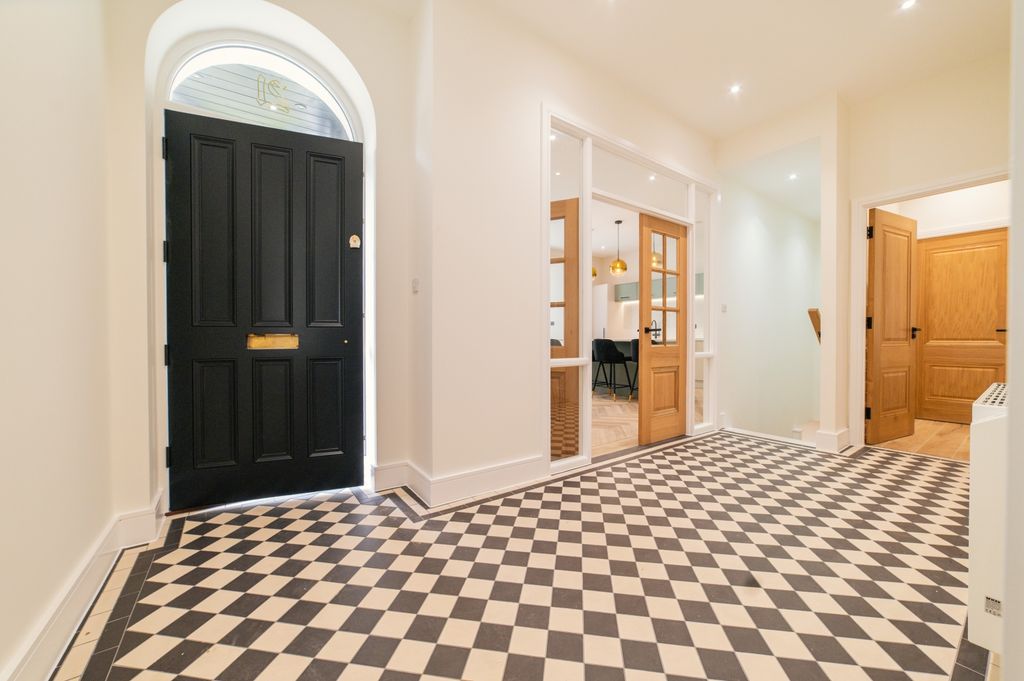 Additional image 4 of 3 bed flat to rentPark Place, City Centre CF10