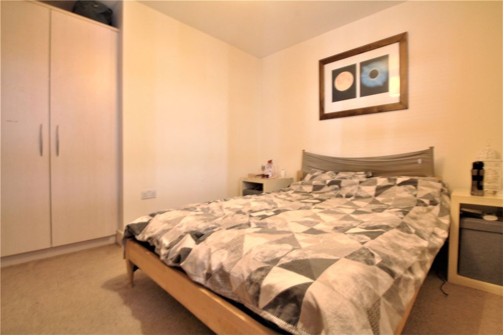 Additional image 3 of 1 bed flat to rentRoyal Parade, 2-7 Elmdale Road, Tyndalls Park, Bristol BS8