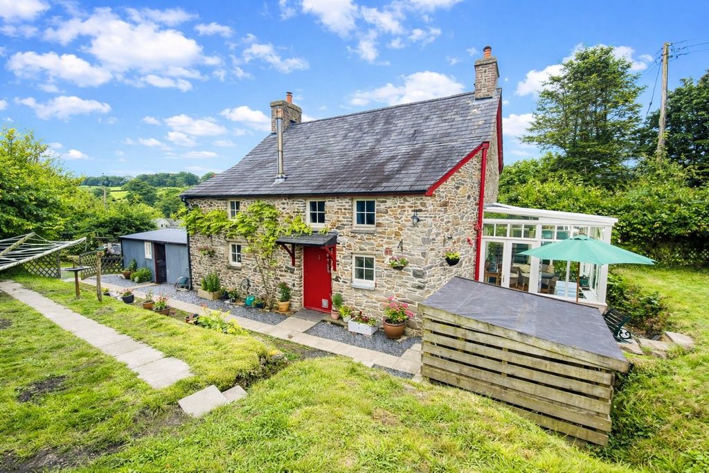 4 bed detached house for saleDrefach, Llanybydder SA40 photo 2