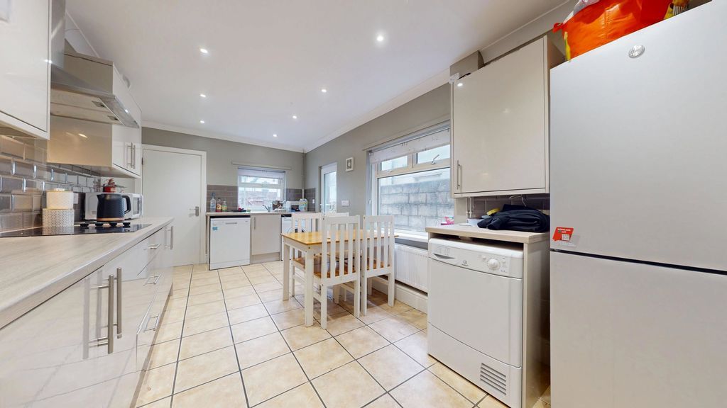 Additional image 2 of 4 bed shared accommodation to rentDogfield Street, Cardiff CF24