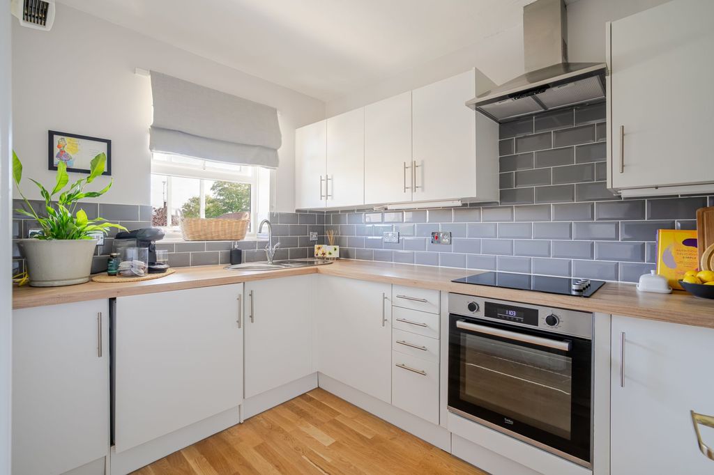 Additional image 3 of 2 bed flat for saleSovereign Court, Sunningdale SL5