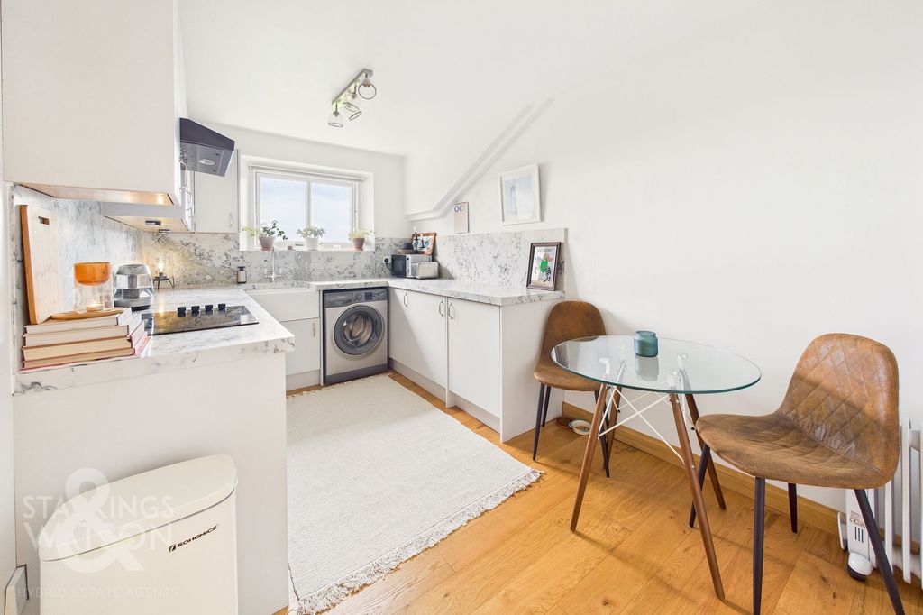 Additional image 9 of 2 bed flat for saleHillcrest Court, Ipswich Road, Pulham Market, Diss IP21