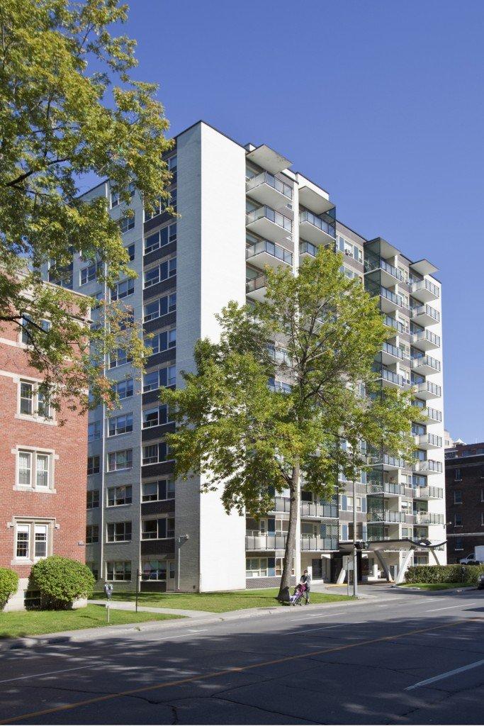 3033 Rue Sherbrooke O.