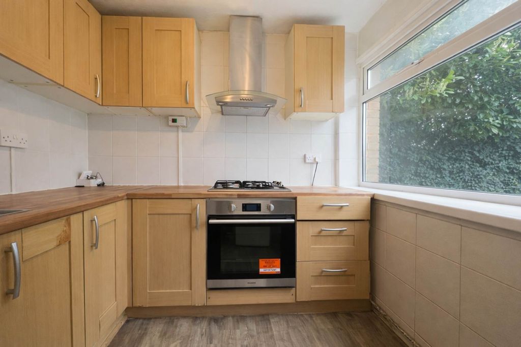 Additional image 6 of 4 bed semi-detached house to rentChertsey Close, Luton LU2