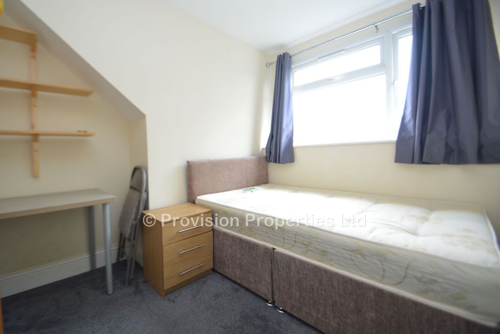 Additional image 13 of 7 bed semi-detached house to rentSt Michaels Lane, Headingley, Leeds LS6