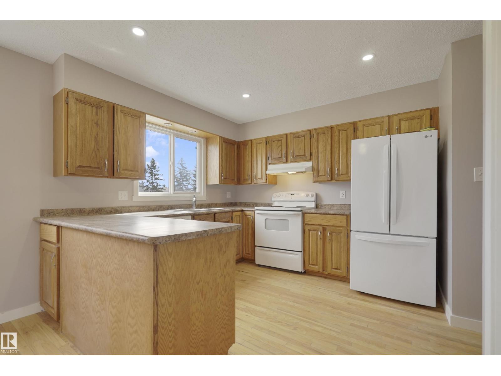 Additional image 2 of 10612 158 Avenue NW, Edmonton, AB, T5X4H5