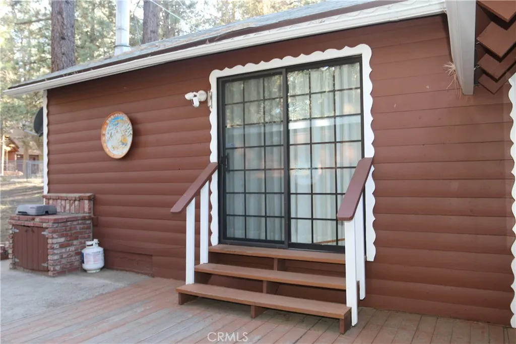 400 Shakespeare Ln, Big Bear City, CA 92314