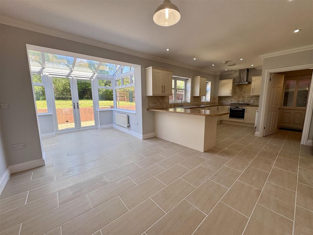 Additional image 15 of 6 bed detached house to rentWalnut Tree House, Caerwent, Caldicot NP26
