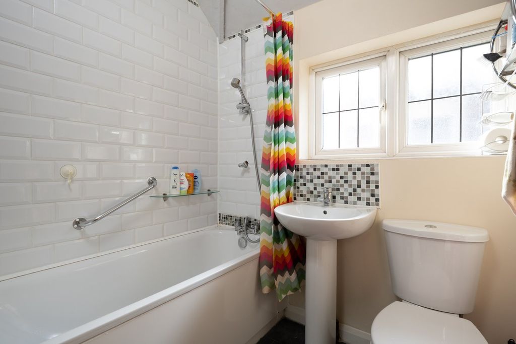 Additional image 7 of 4 bed semi-detached house to rentMolesey Road, Walton-On-Thames KT12