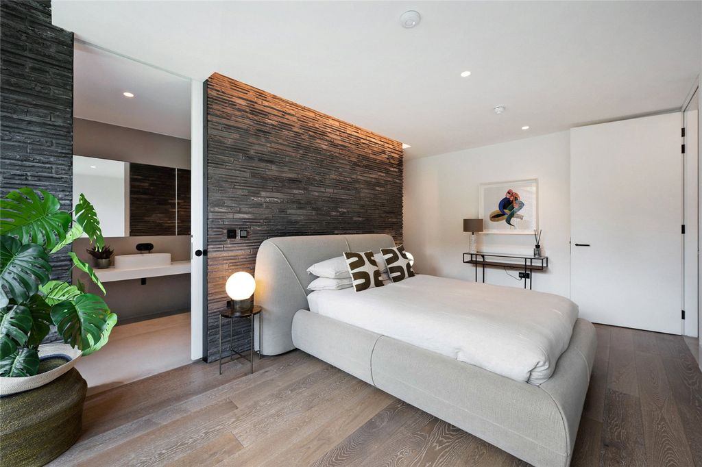 Additional image 6 of 3 bed flat to rentNorth Road, Hale, Cheshire WA15