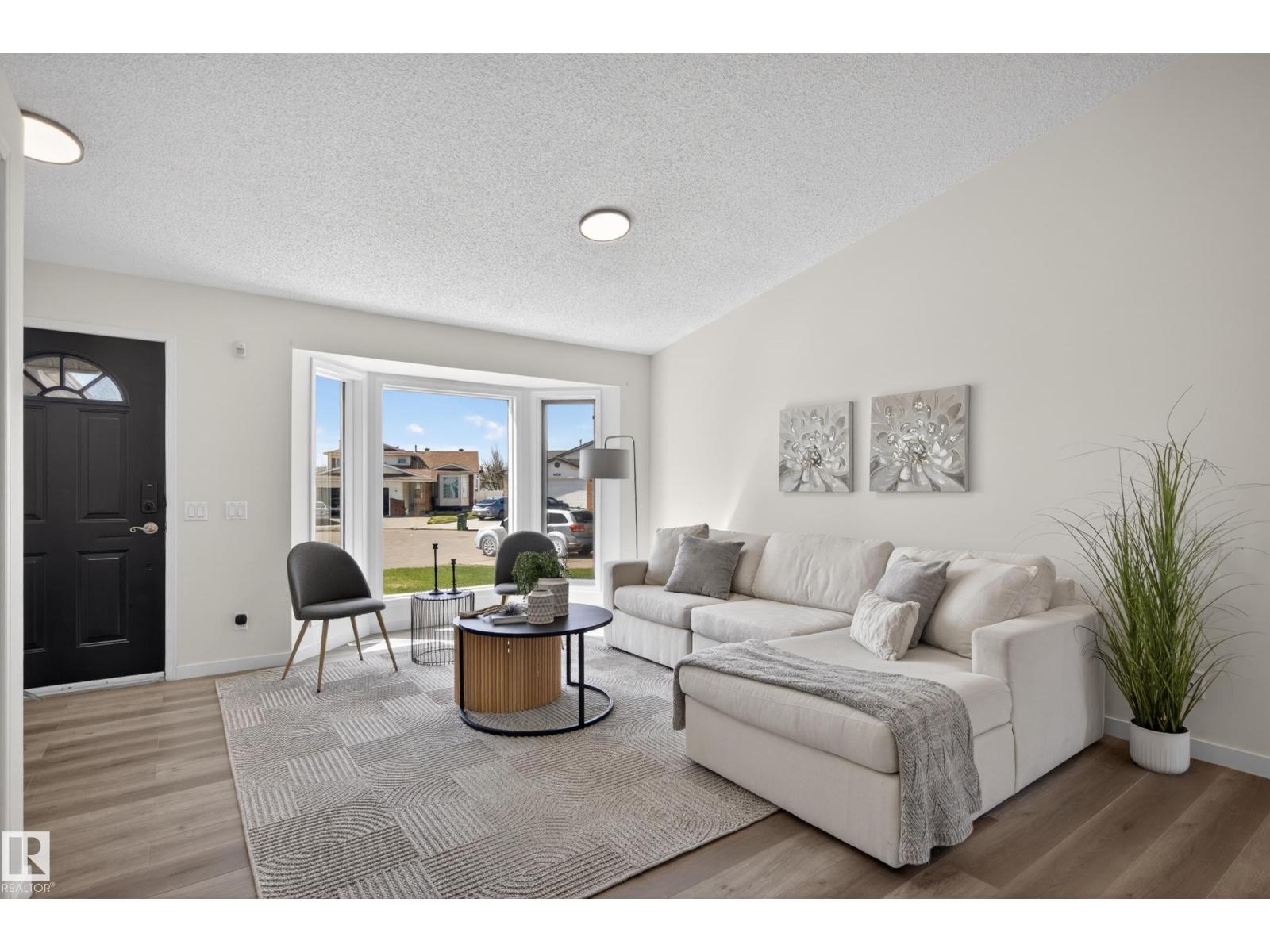 15323 72 Street NW, Edmonton, AB, T5Z2Y2