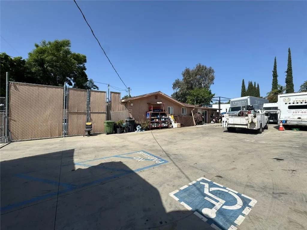 15723 Kadota St, Sylmar, CA 91342