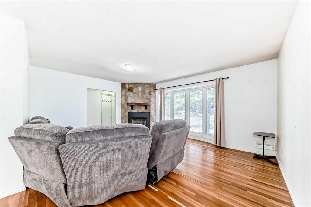 Additional image 4 of 2215 37 Street SW, Calgary, AB, T3A 3A5
