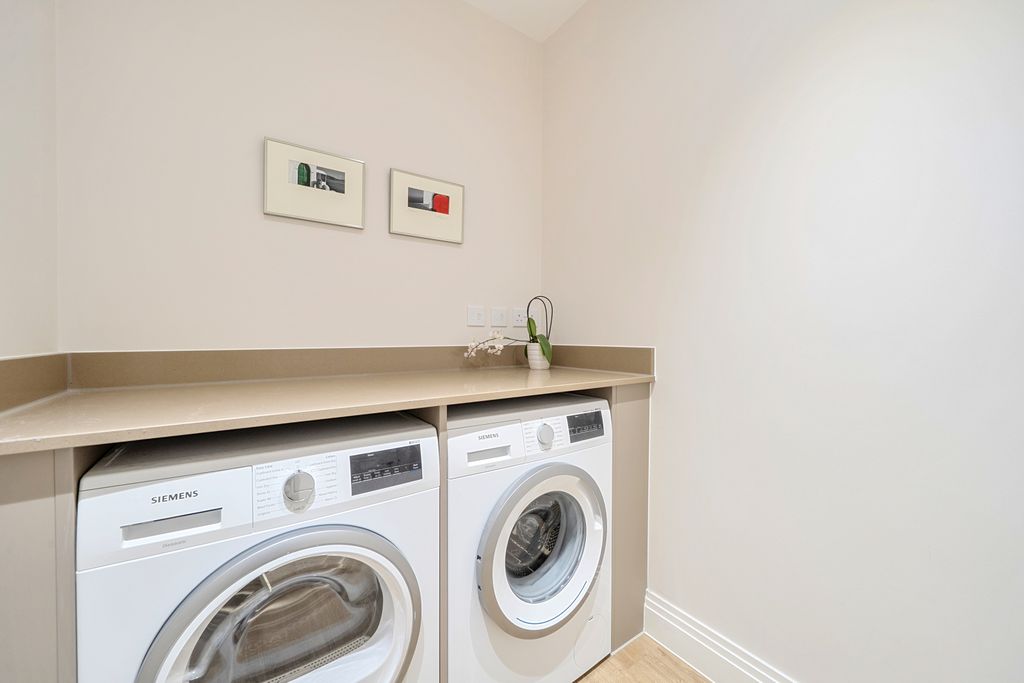 Additional image 15 of 3 bed flat for saleSouth Park Crescent, Gerrards Cross, Buckinghamshire SL9