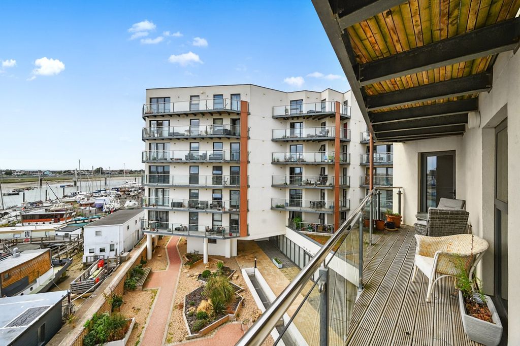 Additional image 6 of 3 bed flat to rentMariner Point, 83 Brighton Road, Shoreham BN43