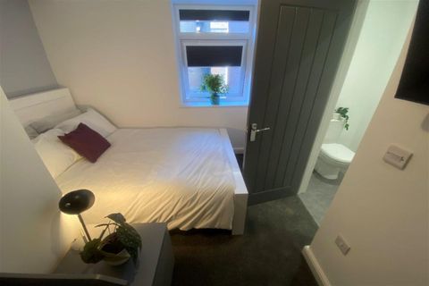 61A High Road NG9, Room to rent