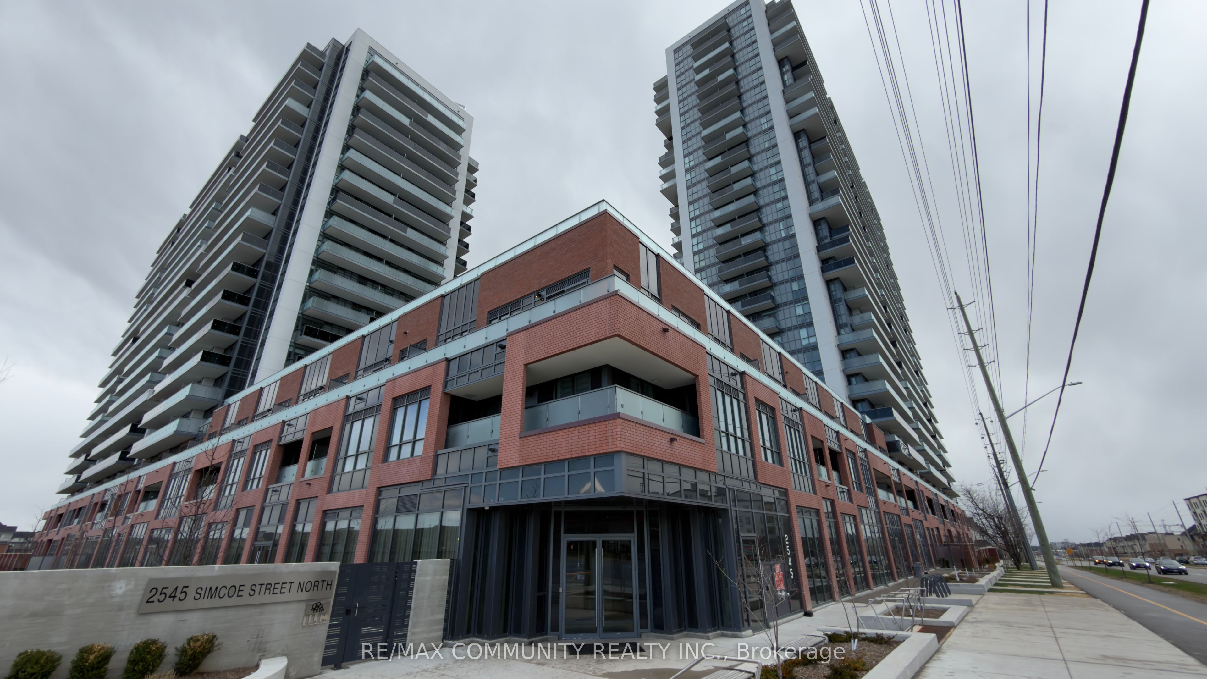319-2545 Simcoe Street N, Oshawa, ON, L1L 0W3
