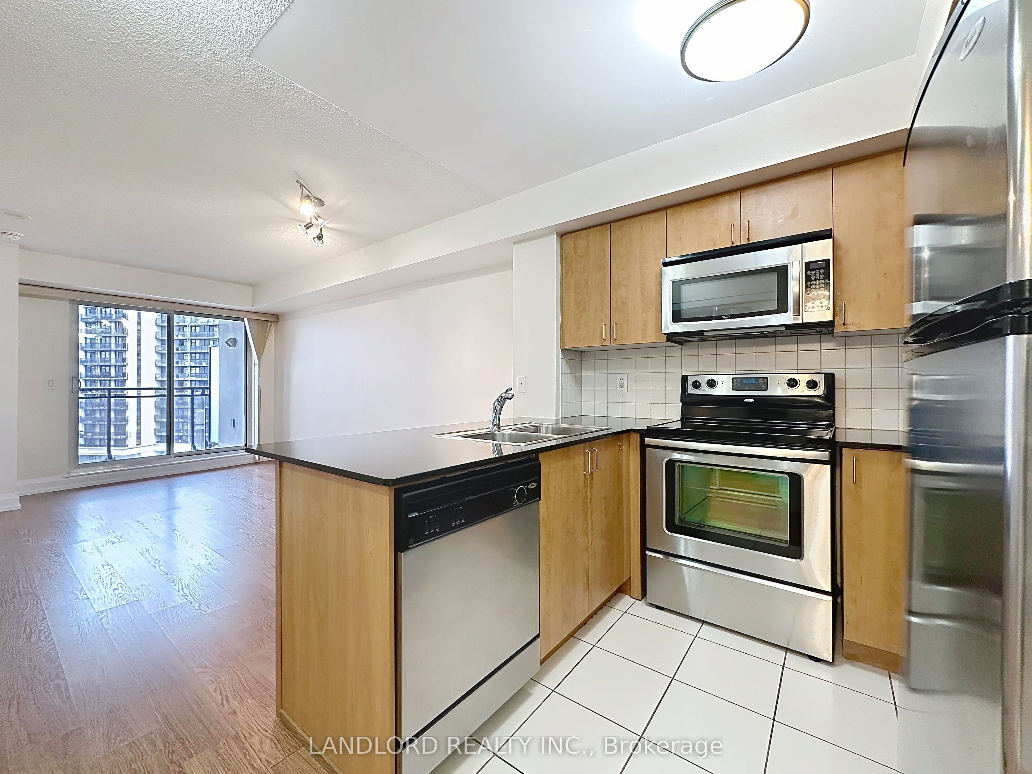 Additional image 3 of 801-1070 Sheppard Avenue W, Toronto, ON, M3J 0G8
