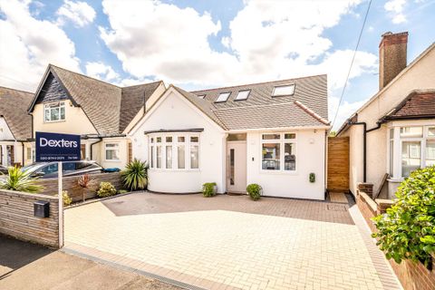 Park Avenue, Whitton TW3