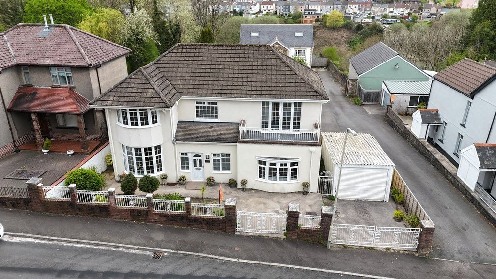 5 bed detached house for saleHighmeade Vicarage Road, Tonypandy, Rhondda Cynon Taff CF40