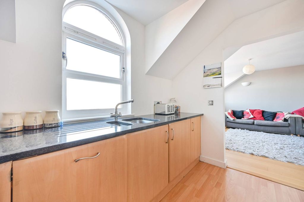 Additional image 5 of 3 bed flat to rentSydenham Road, Guildford GU1