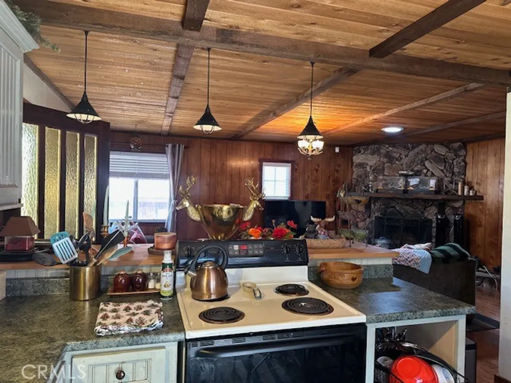 Additional image 10 of 245 Sunset Ln, Sugarloaf, CA 92386