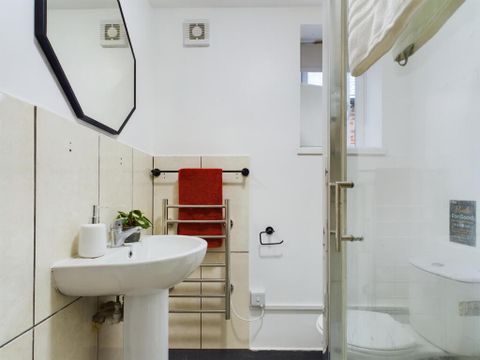 Great Western Street, Manchester M14, Room to rent
