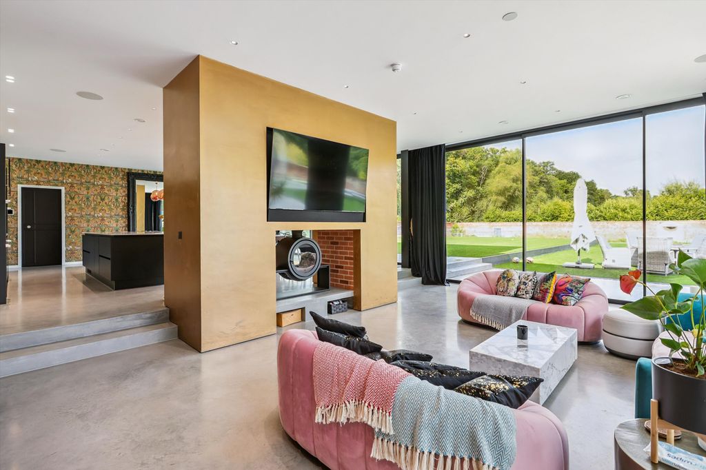 Additional image 8 of 5 bed detached house to rentLondon Road, Windlesham, Surrey GU20