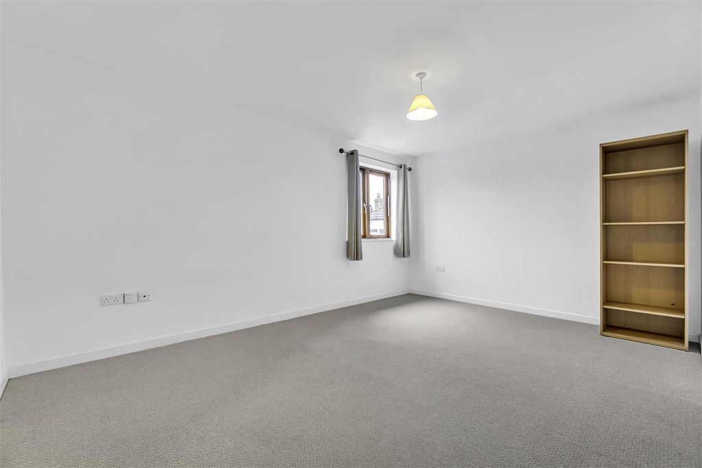 Additional image 11 of 5 bed property to rentSouthmead Road, Westbury-On-Trym, Bristol BS10
