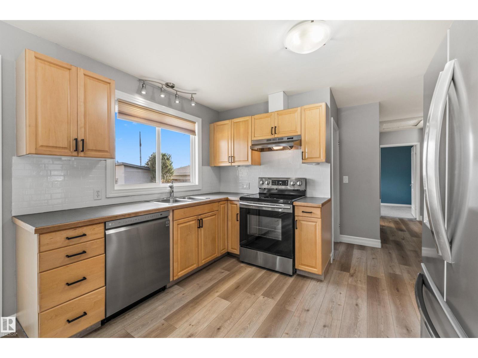 Additional image 4 of 7927 71 Avenue NW, Edmonton, AB, T6C0B1