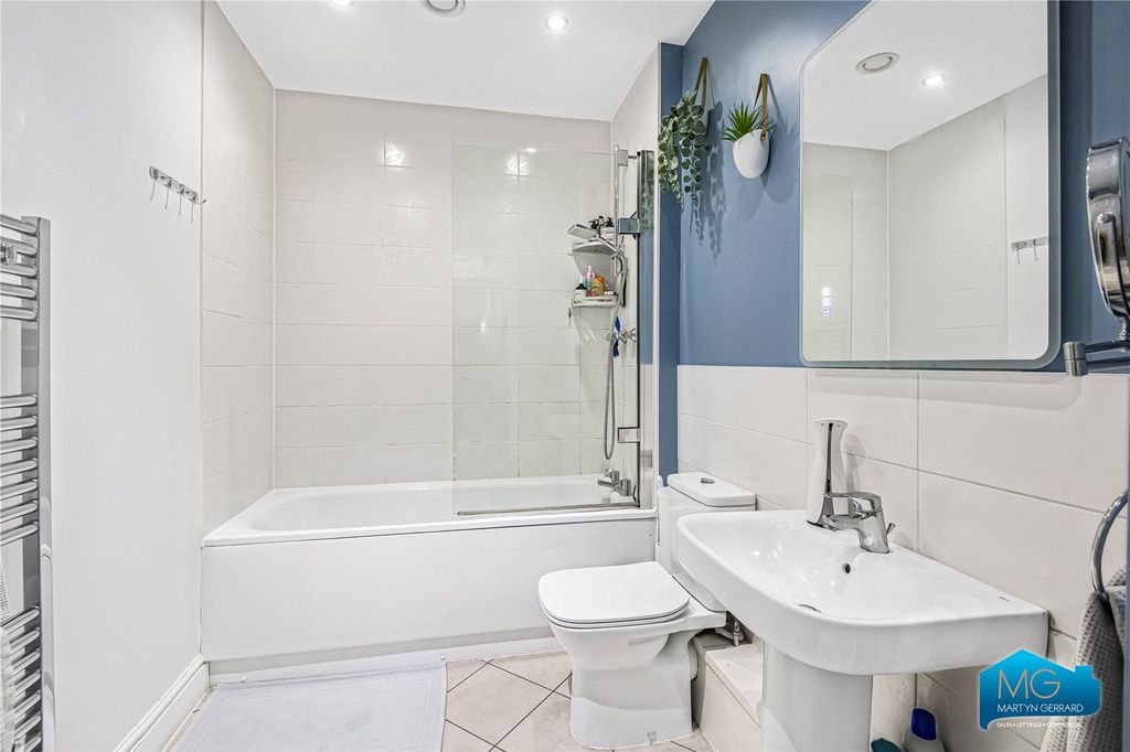 Additional image 31 of 4 bed semi-detached house to rentBunns Lane, Mill Hill, London NW7