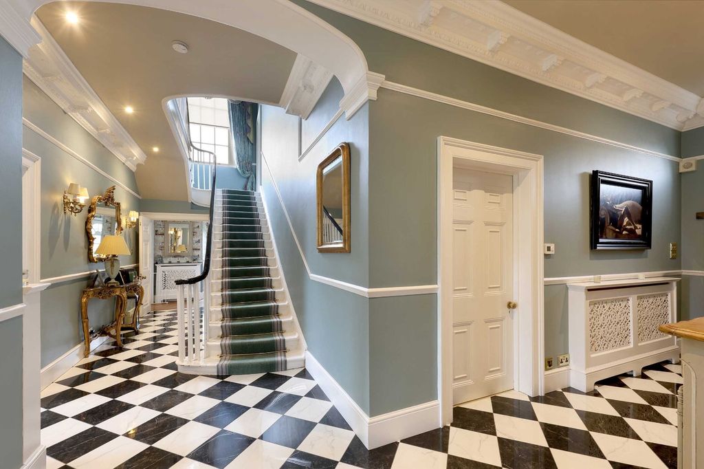 Additional image 12 of 6 bed detached house to rentChurch Road, Penn, High Wycombe HP10