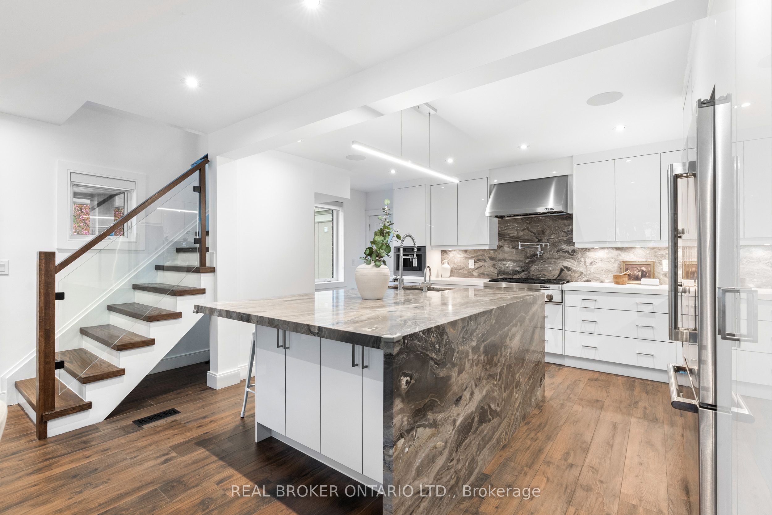 Additional image 3 of 17 Old Oak Road, Toronto, ON, M9A 2V9