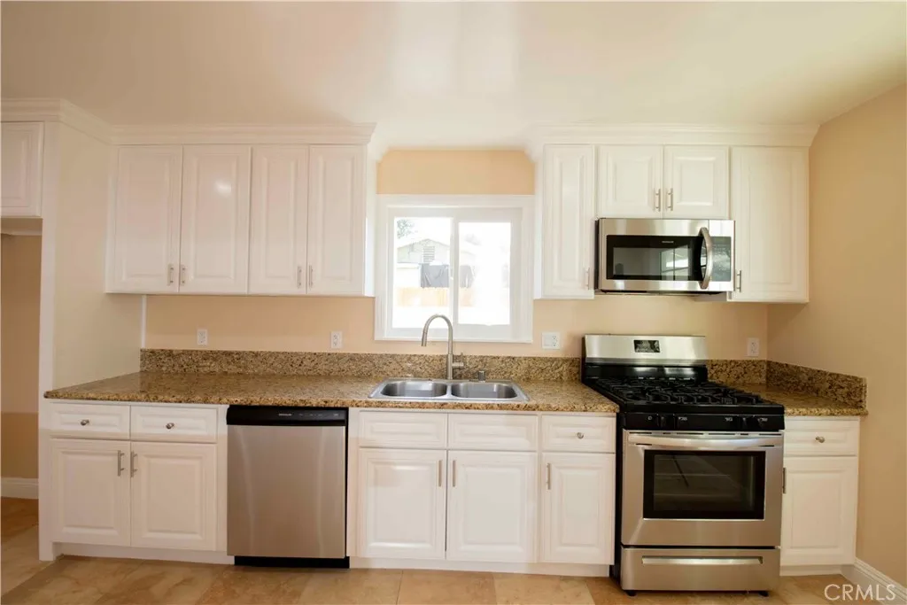 Additional image 18 of 22336 Saticoy St, Canoga Park, CA 91303
