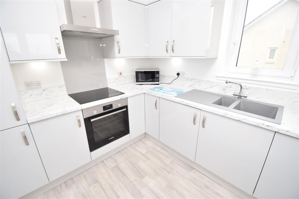 Additional image 9 of 2 bed flat for sale10 Broomhall Court, Inverness IV2