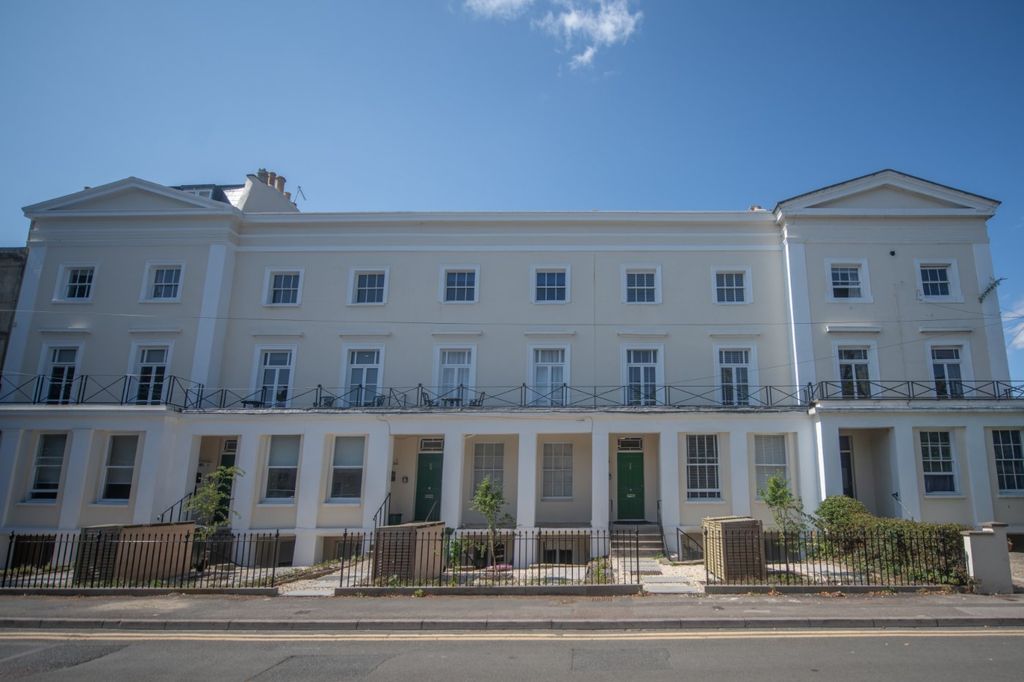 5 bed flat for saleGrosvenor Street, Cheltenham, Gloucestershire GL52