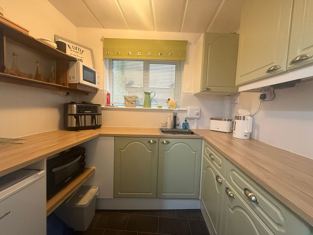 Additional image 5 of 2 bed flat for saleFlat 4, Seaward Court, Wogan Terrace, Saundersfoot, Pembrokeshire SA69