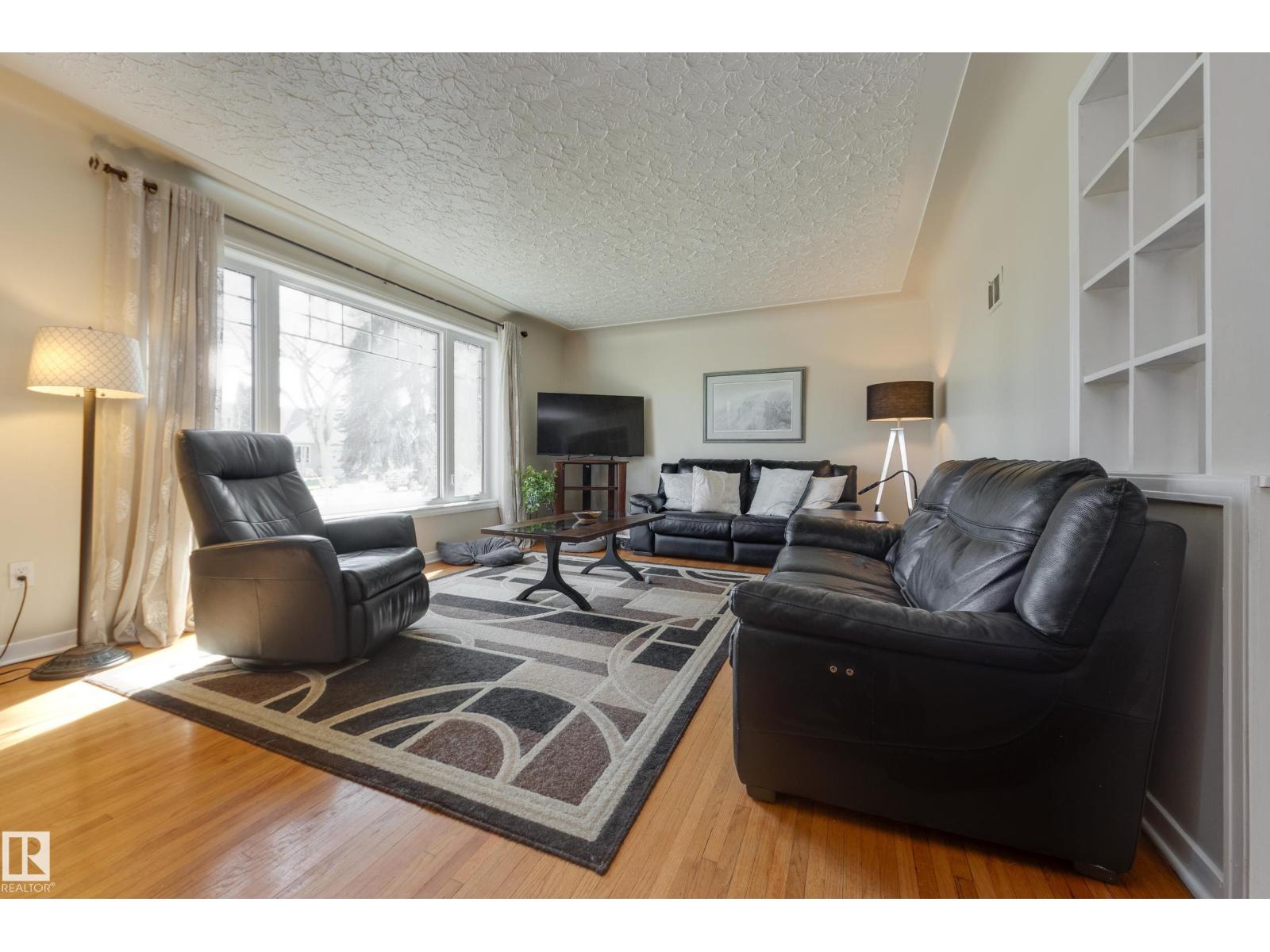 Additional image 3 of 11516 72 Avenue NW, Edmonton, AB, T6G0B8