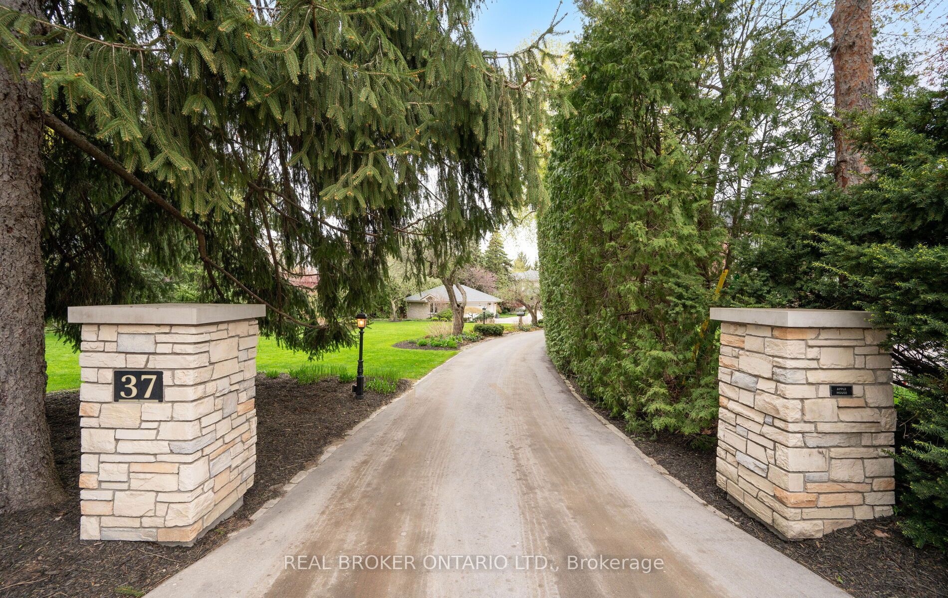 Additional image 3 of 37 Lorraine Gardens, Toronto, ON, M9B 4Z5