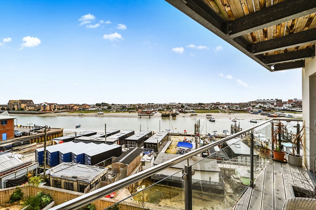 Additional image 5 of 3 bed flat to rentMariner Point, 83 Brighton Road, Shoreham BN43