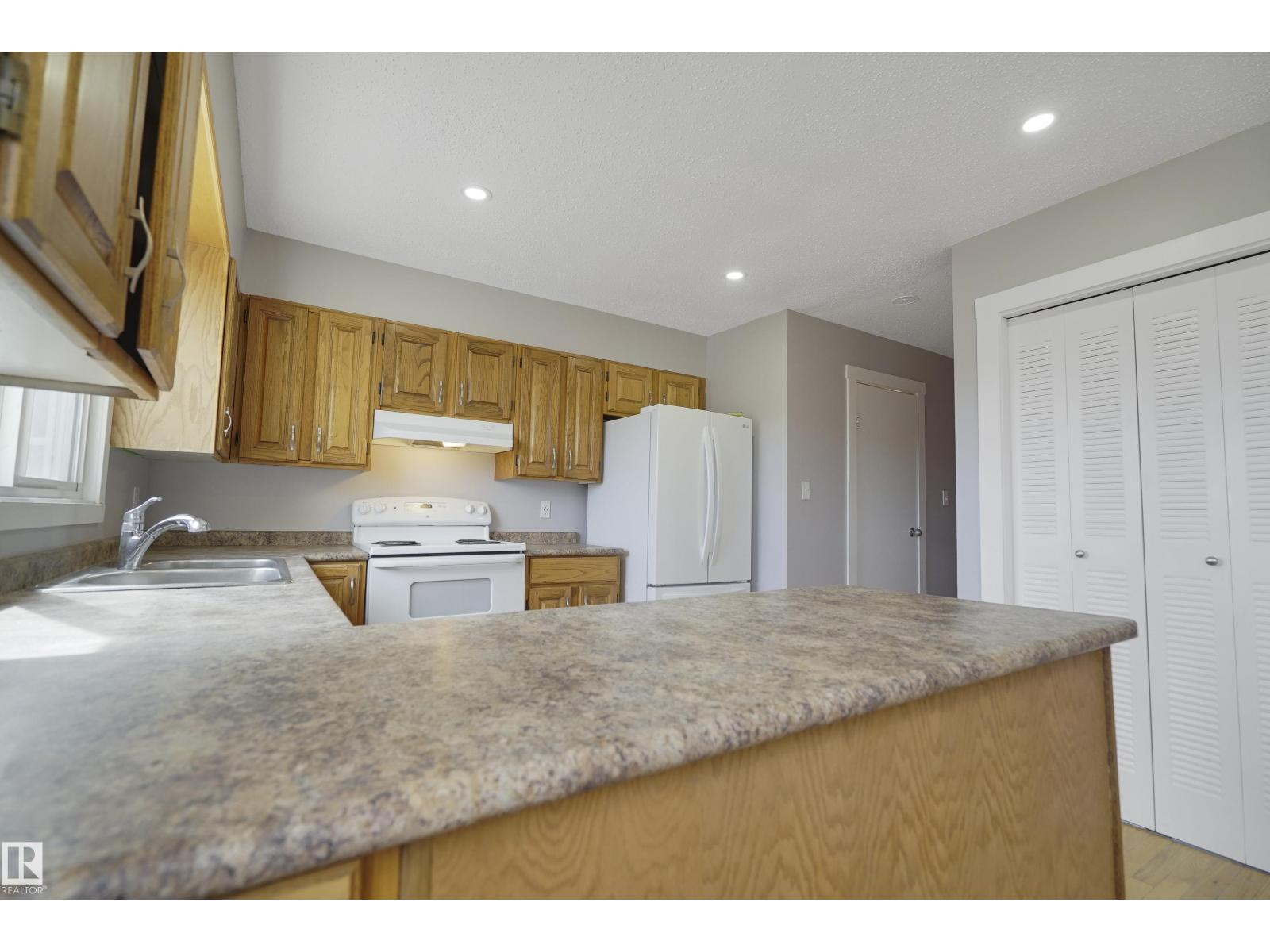 Additional image 3 of 10612 158 Avenue NW, Edmonton, AB, T5X4H5