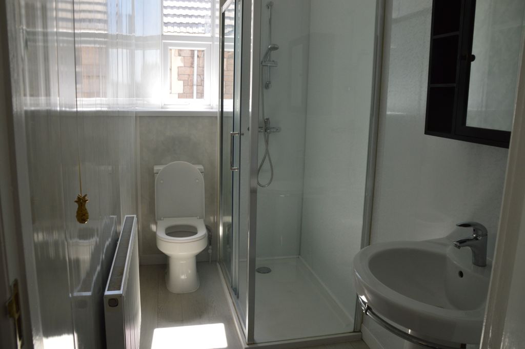 Additional image 10 of 3 bed flat to rentBeach Road, Weston Super Mare BS23