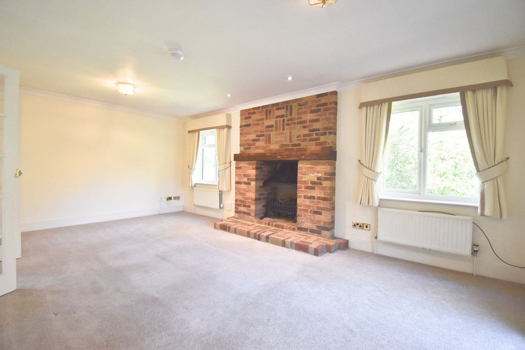 Additional image 3 of 5 bed detached house to rentBeech Close, Cobham KT11