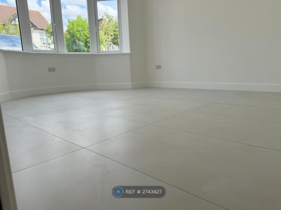 Additional image 11 of 7 bed end terrace house to rentInglehurst Gardens, Ilford IG4