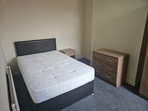 Room 3, 84 Olivia Street L20, Room to rent