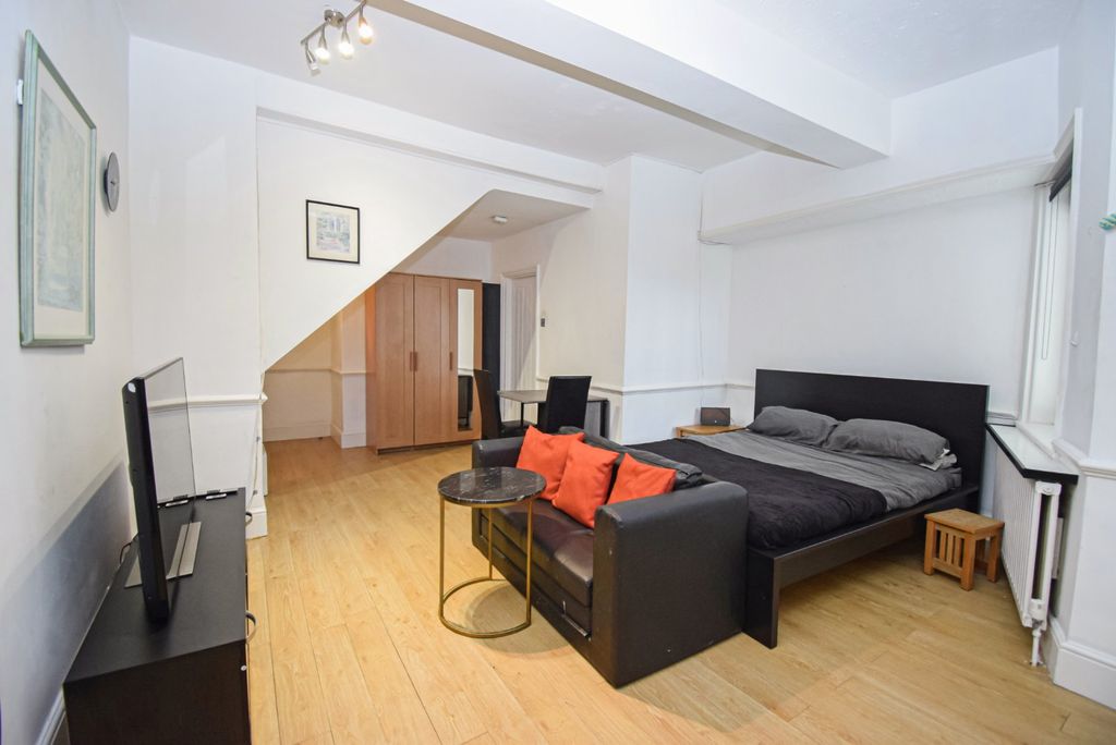 Additional image 2 of Studio for saleBath Road, Taplow, Maidenhead, Buckinghamshire SL6